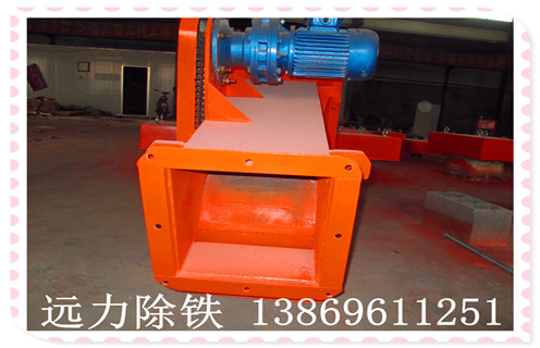 1.化工漿料除鐵器應用：  　　主要用于去除黑色金屬材料與液態(tài)原料混合,磁場(chǎng)強度高,去除率高,去除原材料后的品位,純度顯著(zhù)提高,含液體濕式雜物優(yōu)良設備顯著(zhù)下降;在紙漿,陶瓷,化工原料,礦物等液體原料中的雜質(zhì).  　　2.化工漿料除鐵器特點(diǎn)：  　　所使用的磁源是世界上最流行的具有高場(chǎng)強,采用高矯頑力的NdFeB,用于確保產(chǎn)品純度. 漿料除鐵器是一種磁性材料,能產(chǎn)生強大的磁吸引力,節能除鐵設備.  　　3化工漿料除鐵器應用：  　　主要用于去除黑色金屬材料與液態(tài)原料混合,磁場(chǎng)強度高,去除率高,去除原材料后的品位,純度顯著(zhù)提高,含液體濕式雜物優(yōu)良設備顯著(zhù)下降;在紙漿,陶瓷,化工原料,礦物等液體原料中的雜質(zhì).  　　4.化工漿料除鐵器磁源特點(diǎn)：  　　?磁場(chǎng)源是世界上最流行的具有高場(chǎng)強,高矯頑力的NdFeB,用于確保產(chǎn)品質(zhì)量.產(chǎn)品簡(jiǎn)單,使用方便,整體結構耐用可靠.漿料永磁管除鐵器可直接連接使用送液管;當需要取出鐵磁材料時(shí),打開(kāi)門(mén),取下雜物門(mén),取出鋼筋,